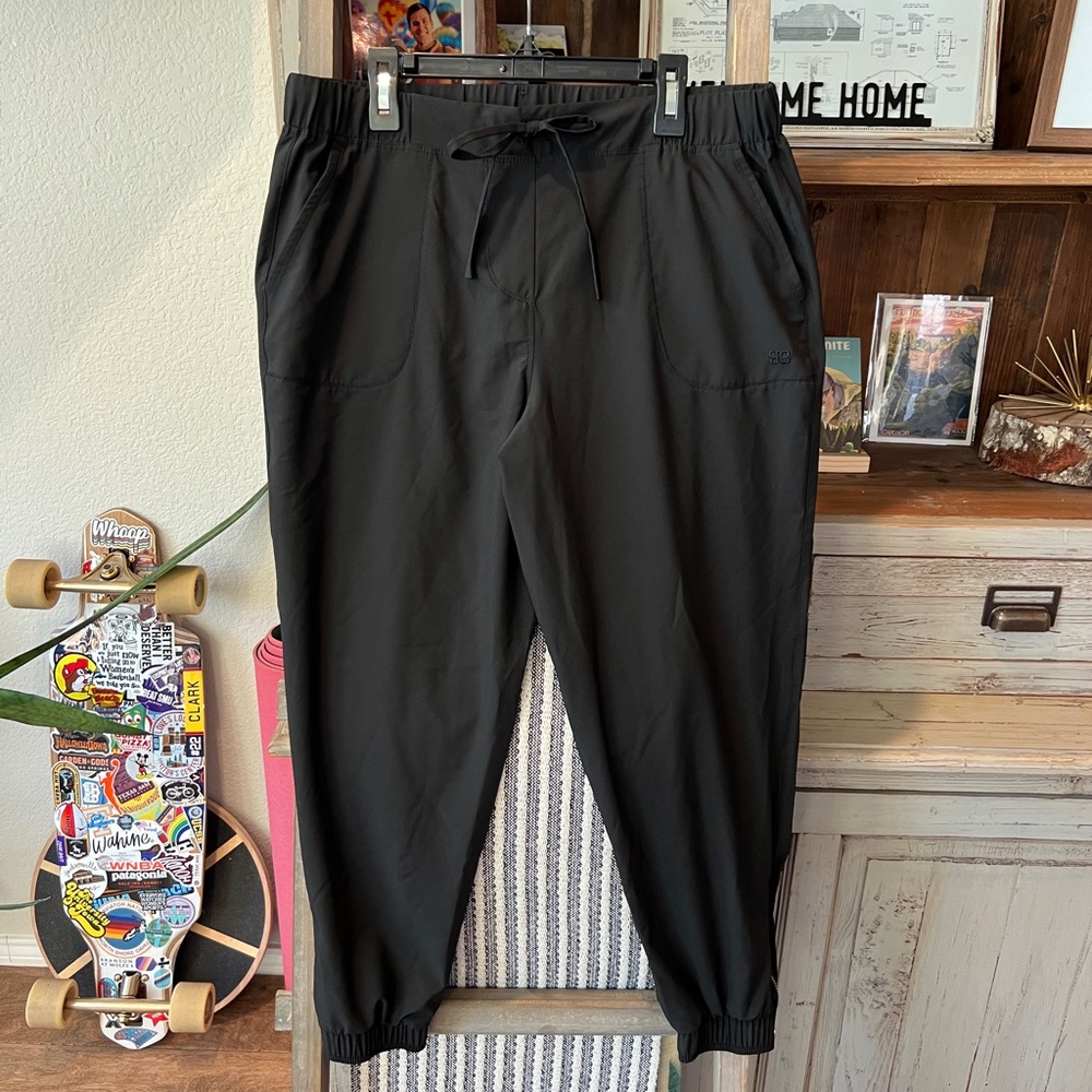 Albion Fit women’s jet setter jogger size medium petite